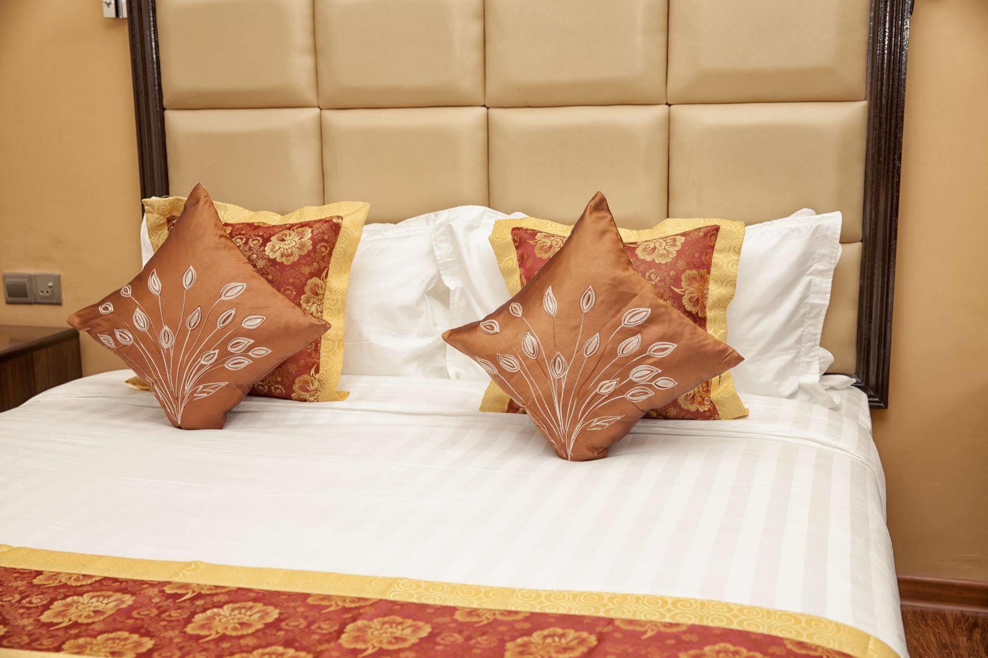 The Hotel Emperor-Inle Ньоншуэ Экстерьер фото