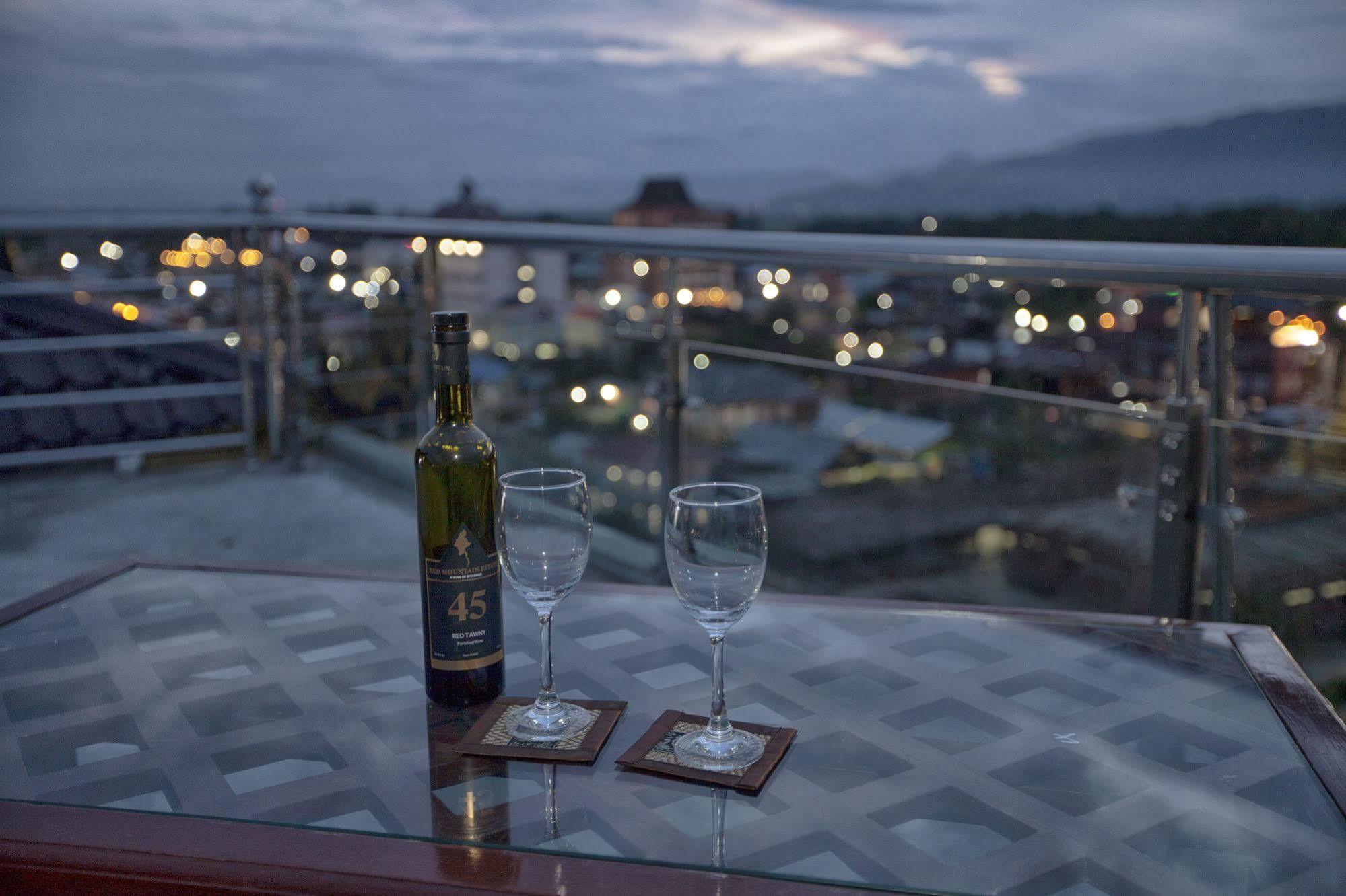 The Hotel Emperor-Inle Ньоншуэ Экстерьер фото